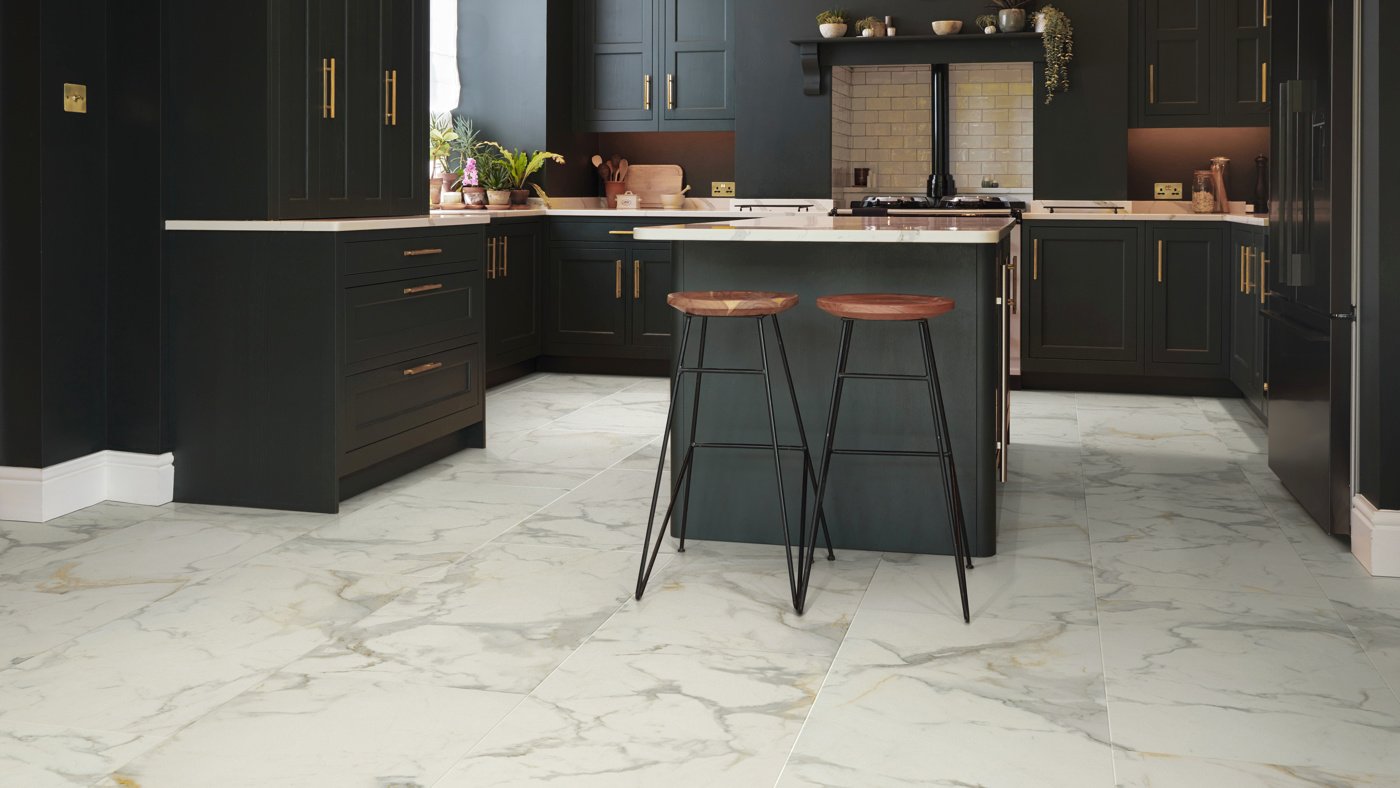 Calacatta d'Oro LM33 | AKT-LM33 in a moody kitchen