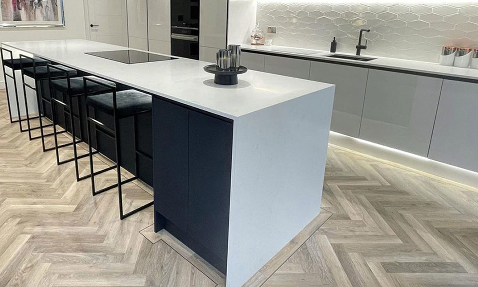 Karndean lime washed oak herringboen